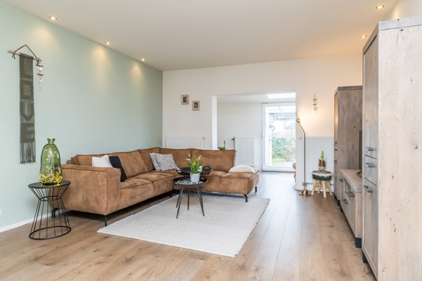 Foto - Te koop: Instapklare, monumentale woning met ruime woonkamer, tuinkamer en echte Amerikaanse veranda op een ruim perceel in Landgraaf.